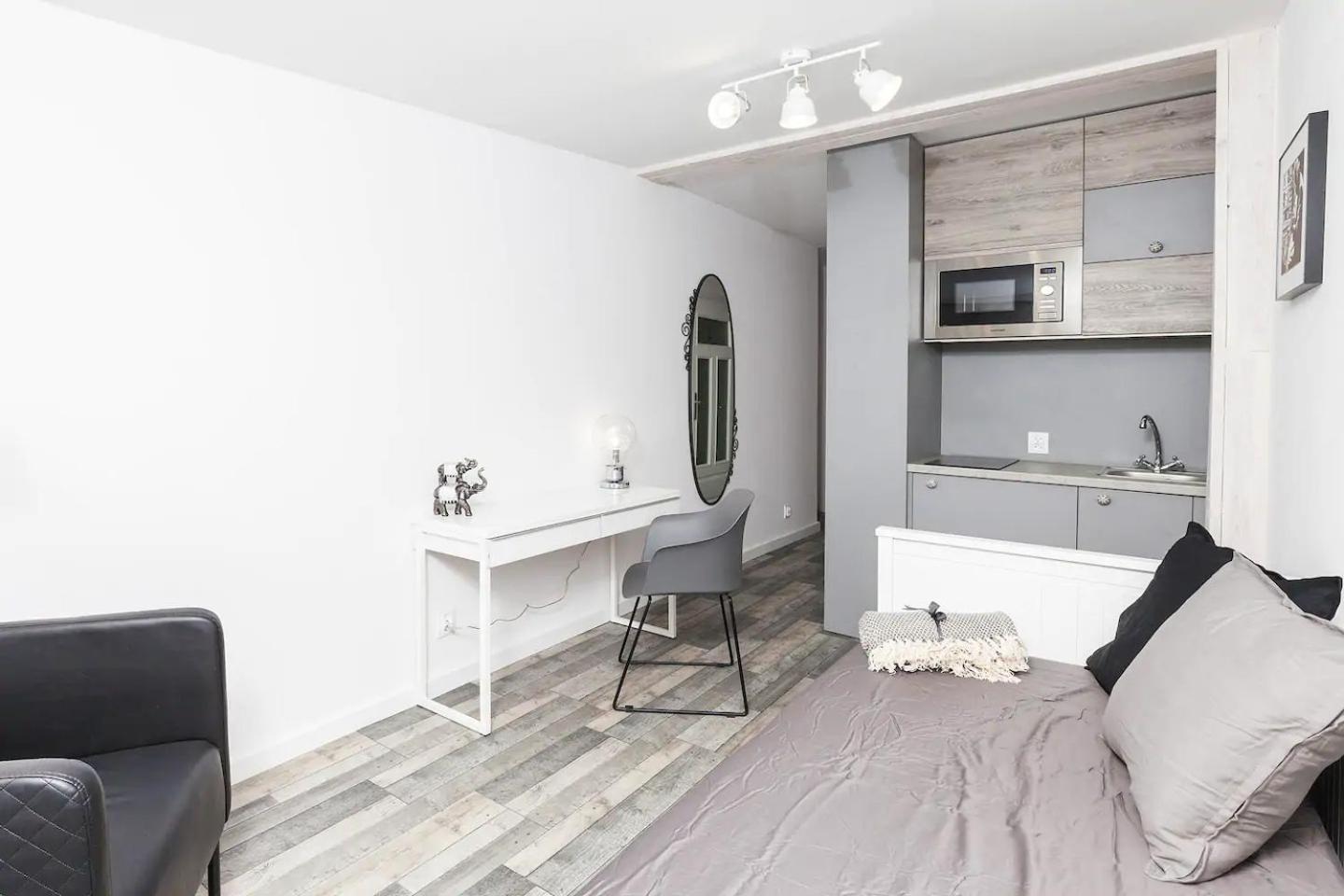 Book Fabryczna Apartment
