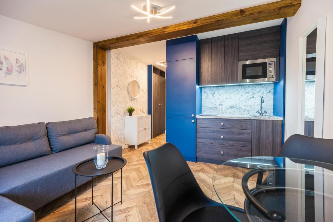 Apartment Book Fabryczna *